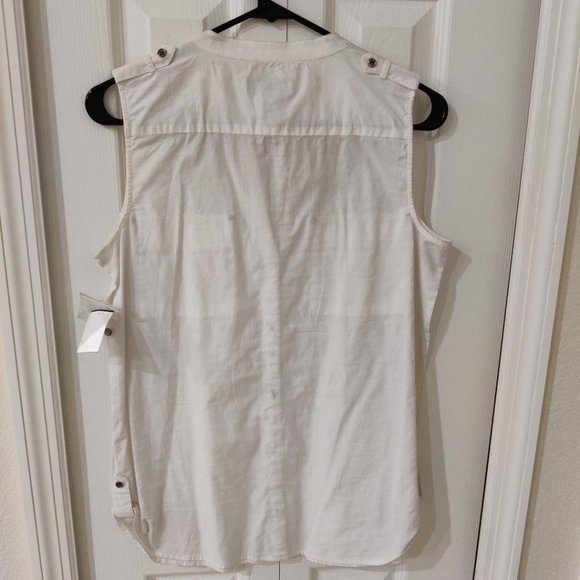 Bay Studio Sleeveless White Button Down Blouse Medium NWT - Picture 2 of 4